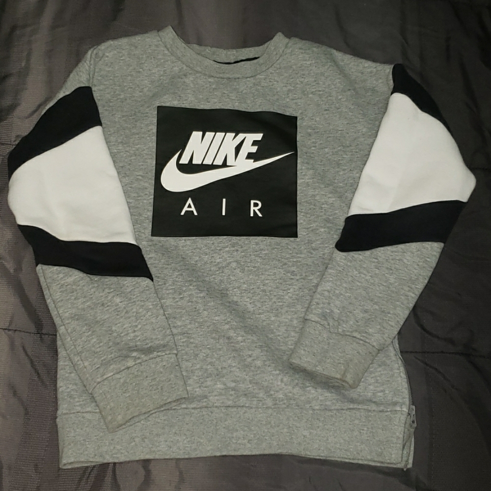 Nike like NEW size Medium boys
